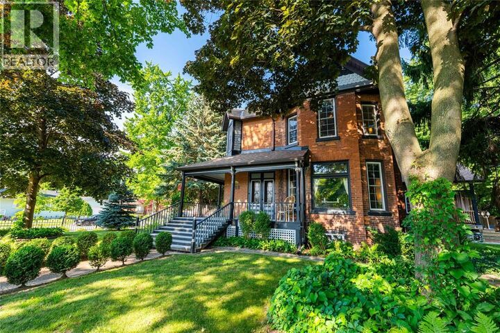 Property Photo:  213 Vidal Street South  ON  