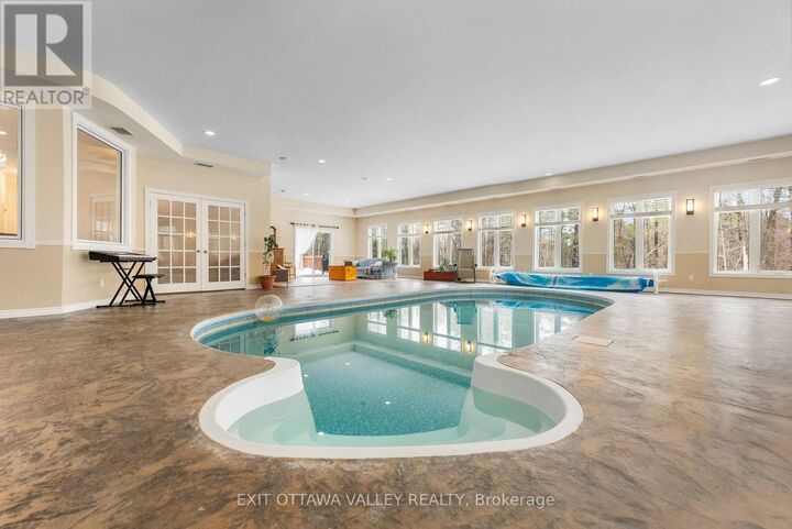 Property Photo:  740 Walford Road  ON K8A 6W5 