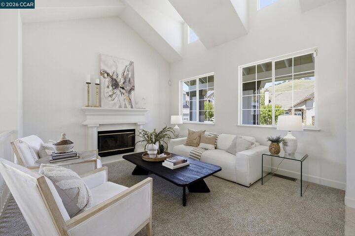 Property Photo: 183 Lasata Ct CA 94526