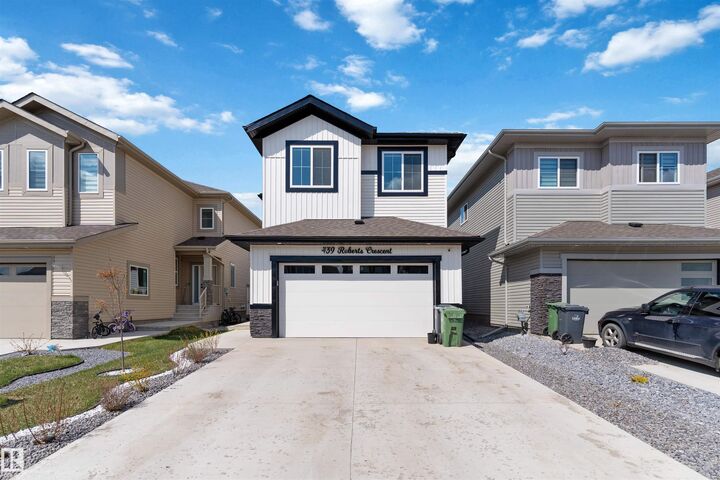 439 Roberts Crescent — photo 1