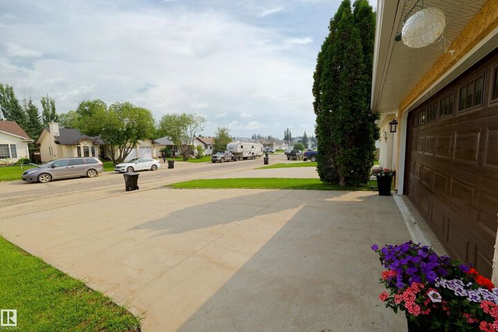 Property Photo:  5909 52 Avenue  AB T7N 1N6 