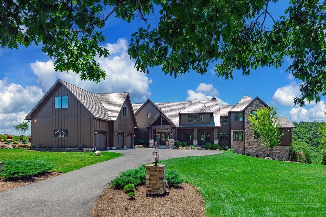 Property Photo: 864 Thunderhill Trail NC 28605