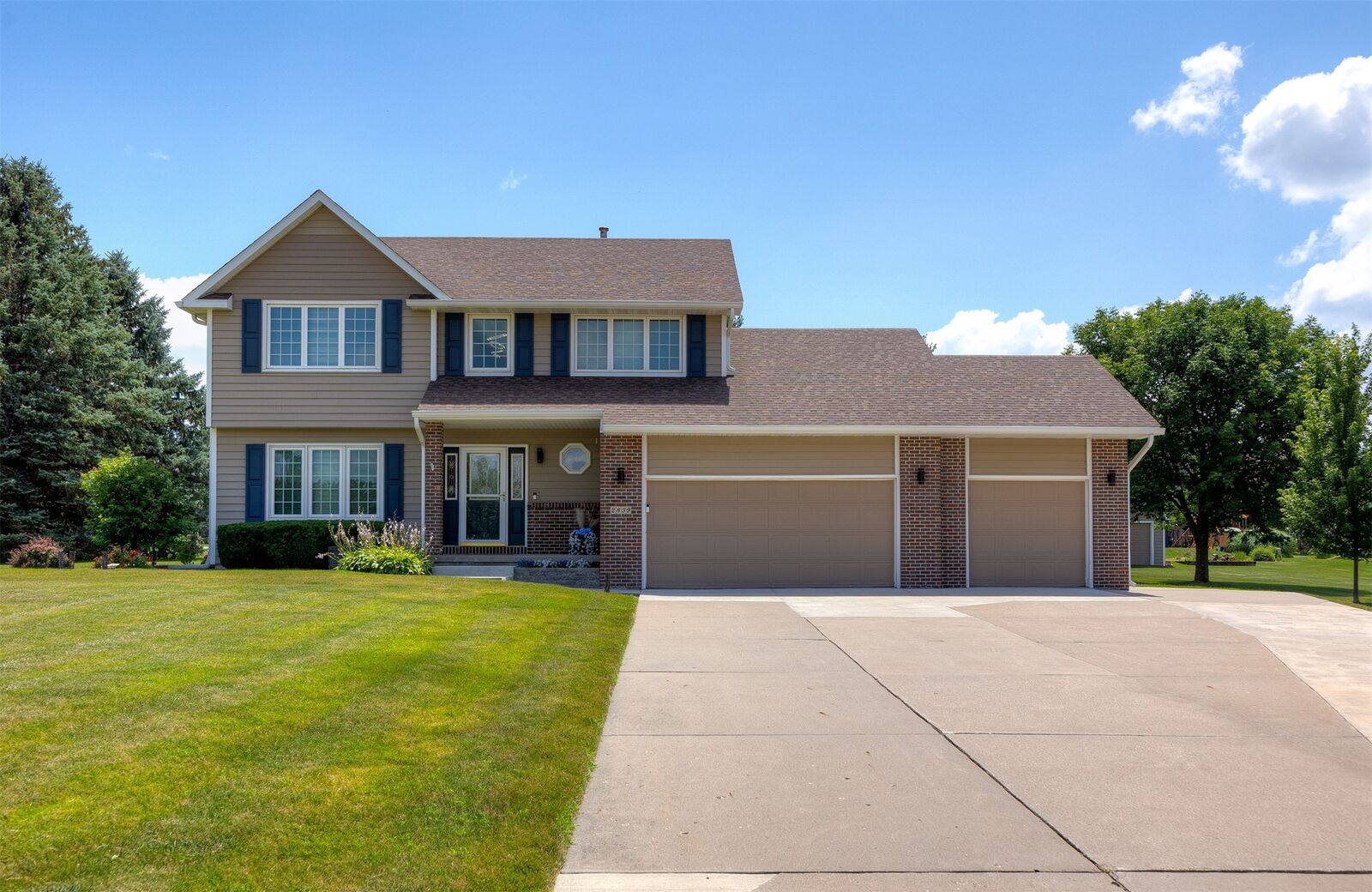 Property Photo: 2839 NE 96th Avenue IA 50021