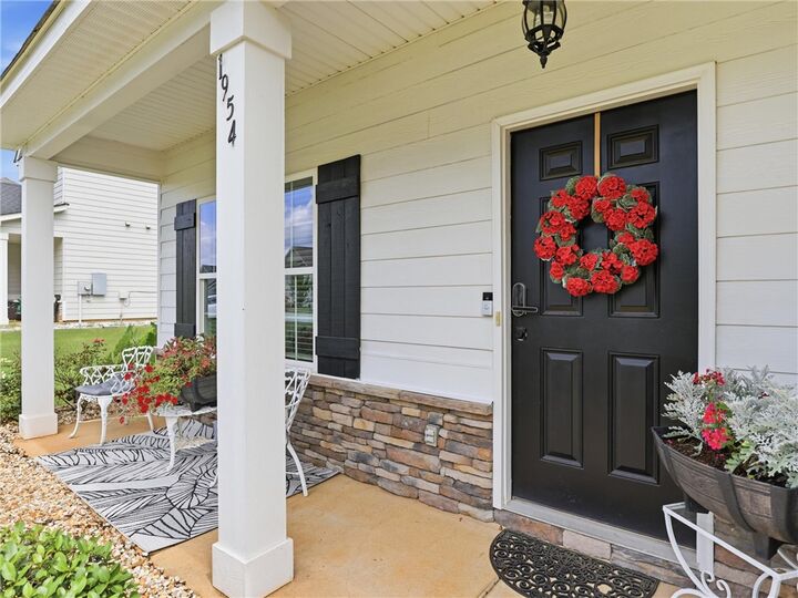 Property Photo:  1954 Boxwood Way  AL 36801 