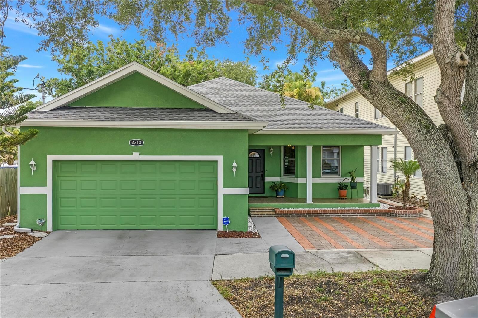 Property Photo:  2318 W Cherry Street  FL 33607 