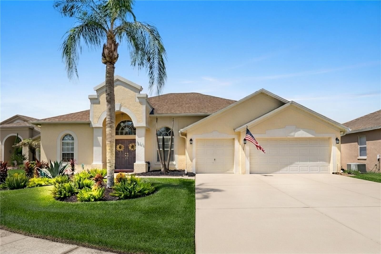 Property Photo:  524 Lakehaven Circle  FL 32828 