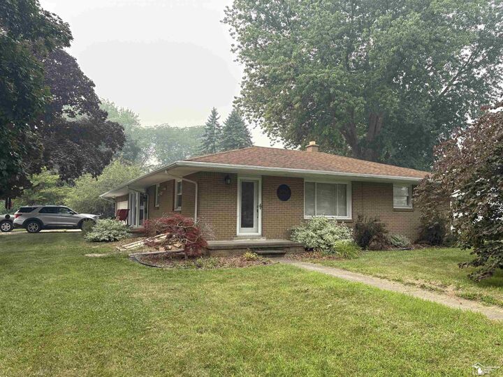 Property Photo:  5043 Brentwood Drive  MI 48161 