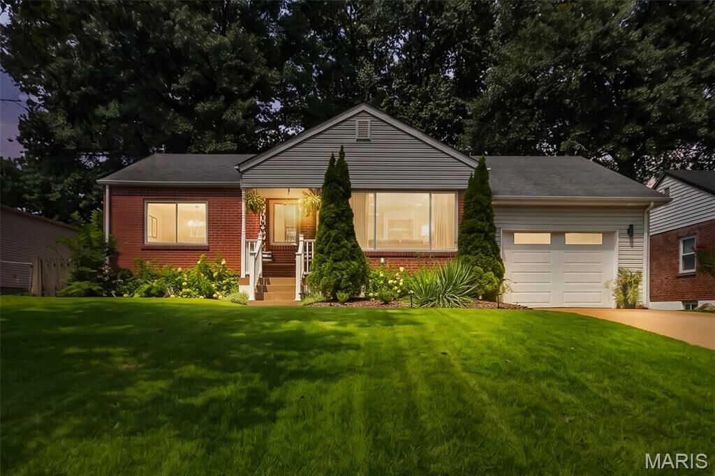 Property Photo: 1107 Selma Avenue MO 63119