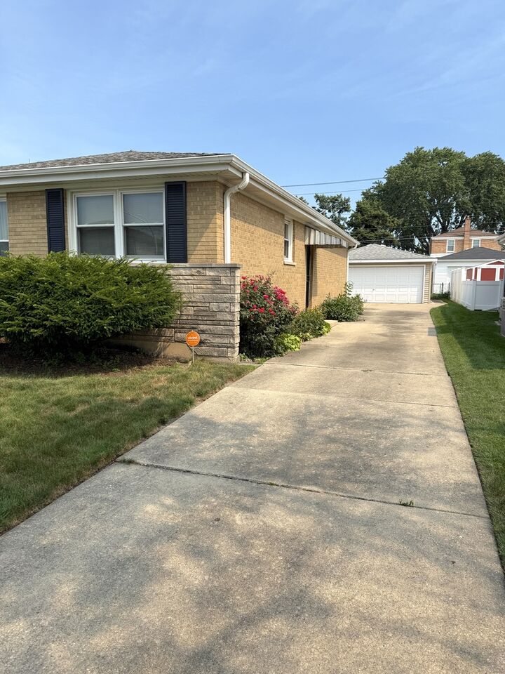 Property Photo: 2816 W Seipp Street IL 60652
