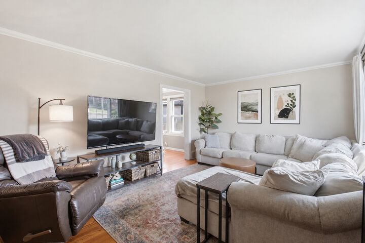 Property Photo: 7734 W Glenlake Avenue IL 60631
