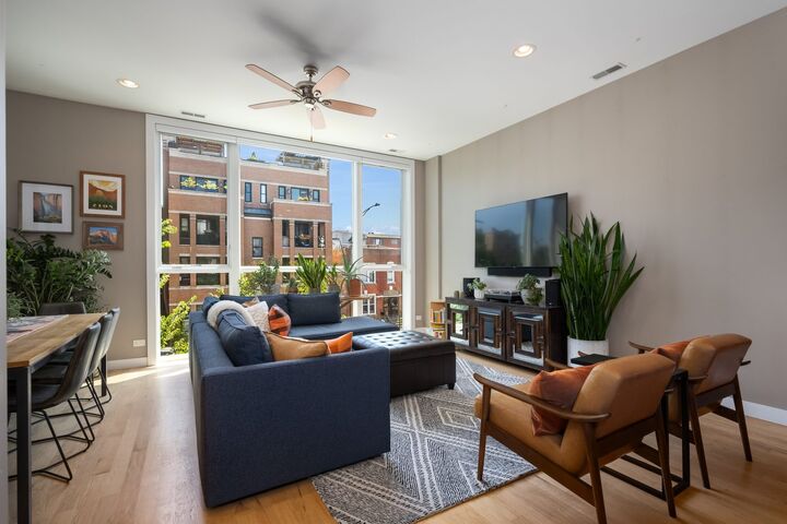 Property Photo:  1936 W Armitage Avenue 2W  IL 60622 