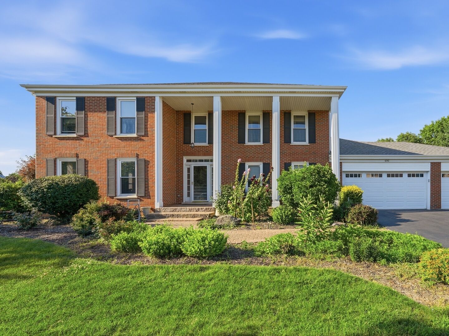 Property Photo:  690 Waterford Drive  IL 60016 