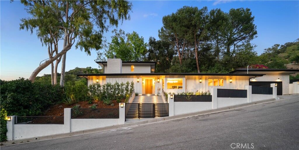Property Photo: 3240 Longridge Avenue CA 91423
