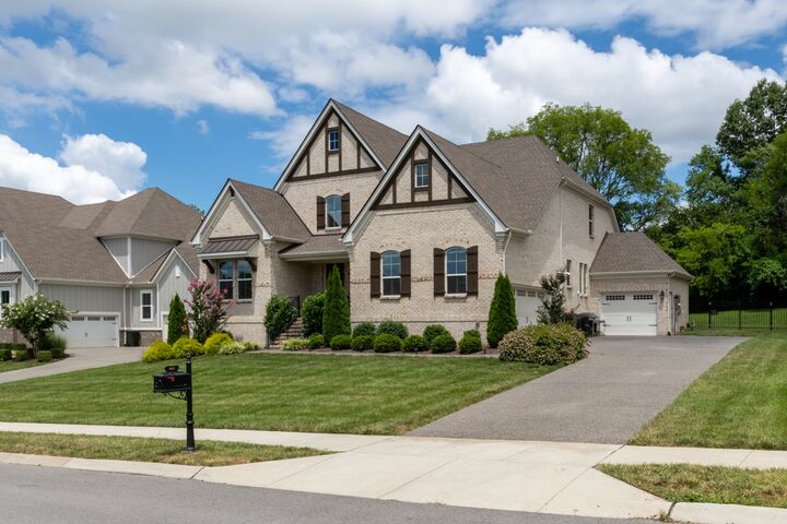 Property Photo: 661 Concord Dr TN 37066