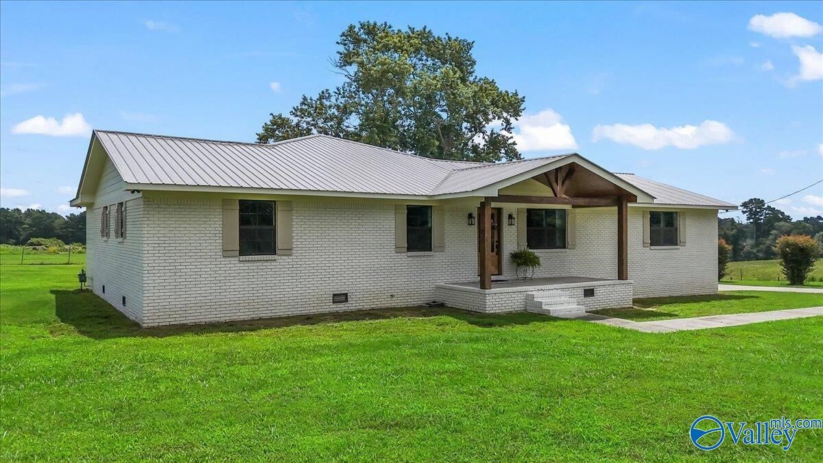 Property Photo:  4291 County Road 1807  AL 35016 