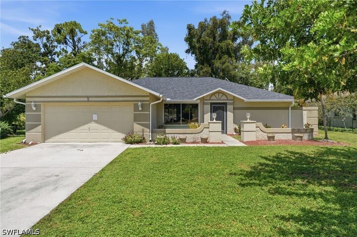 Property Photo:  19028 Pine Run Lane  FL 33967 