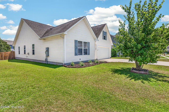 Property Photo:  104 Ashcroft Drive  NC 28546 
