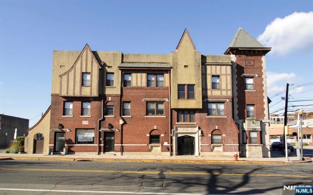 Property Photo:  54-56 Oak Street 3  NJ 07450 