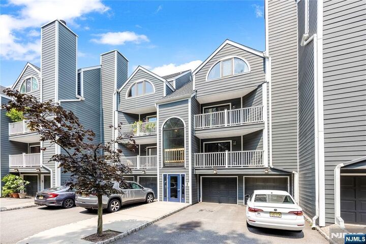 Property Photo:  38 Triumph Court A  NJ 07073 