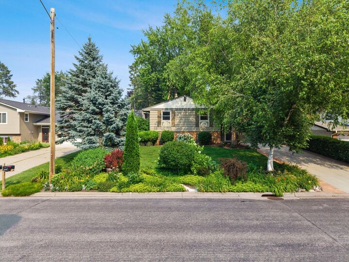 Property Photo: 2824 Fernwood Street MN 55113