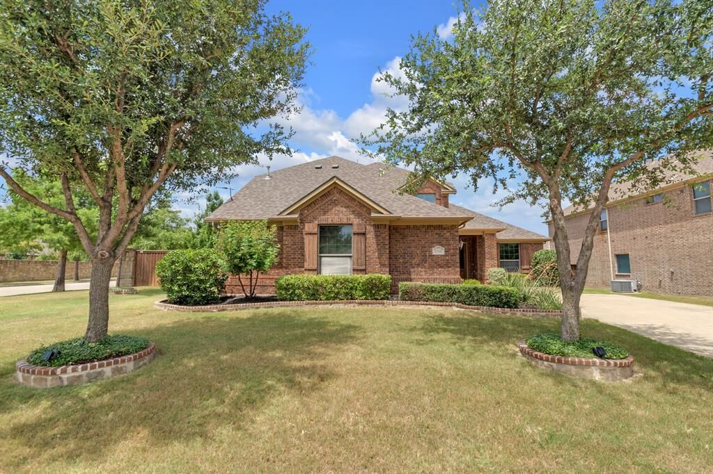 Property Photo:  1700 Goldenrod Lane  TX 76248 