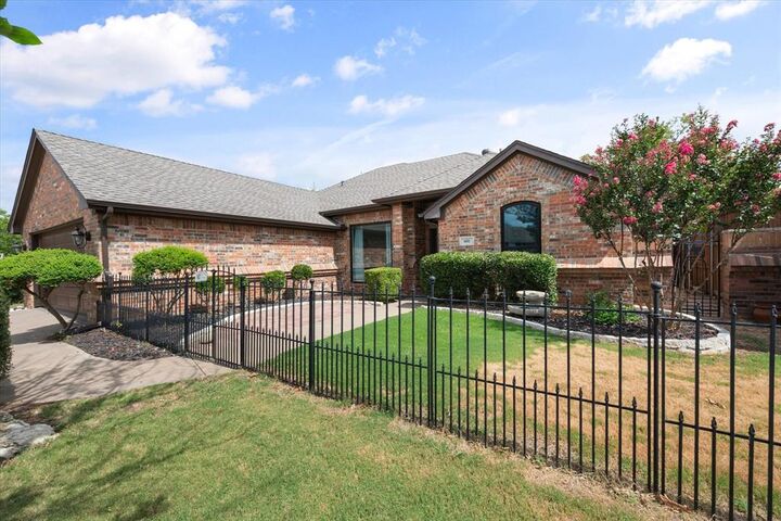 Property Photo: 601 Mesa Vista Drive TX 76036