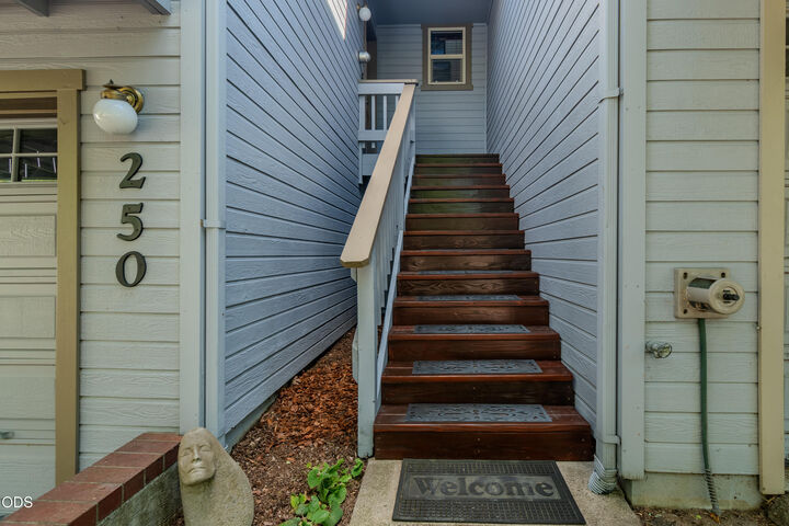 Property Photo:  250 Sheridan Street  OR 97520 