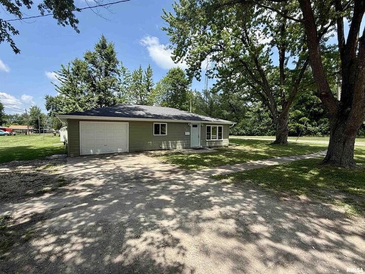 Property Photo:  204 E Adams Street  IL 61410 