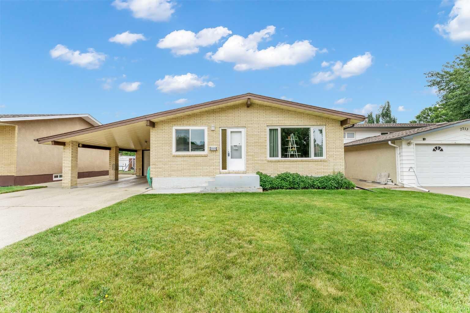 Property Photo:  2689 Thompson Crescent SE  AB T1B 1C5 
