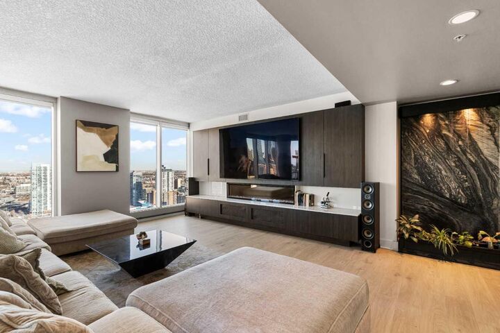 Property Photo: 433 11 Avenue SE 3001 AB T2G 0C7