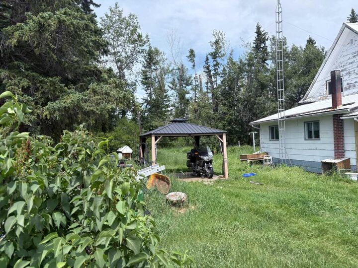 Property Photo: 32446 Range Road 62 AB T0M 1X0