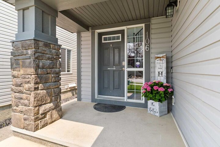 Property Photo: 106 Morningside Circle SW AB T4B 0L8