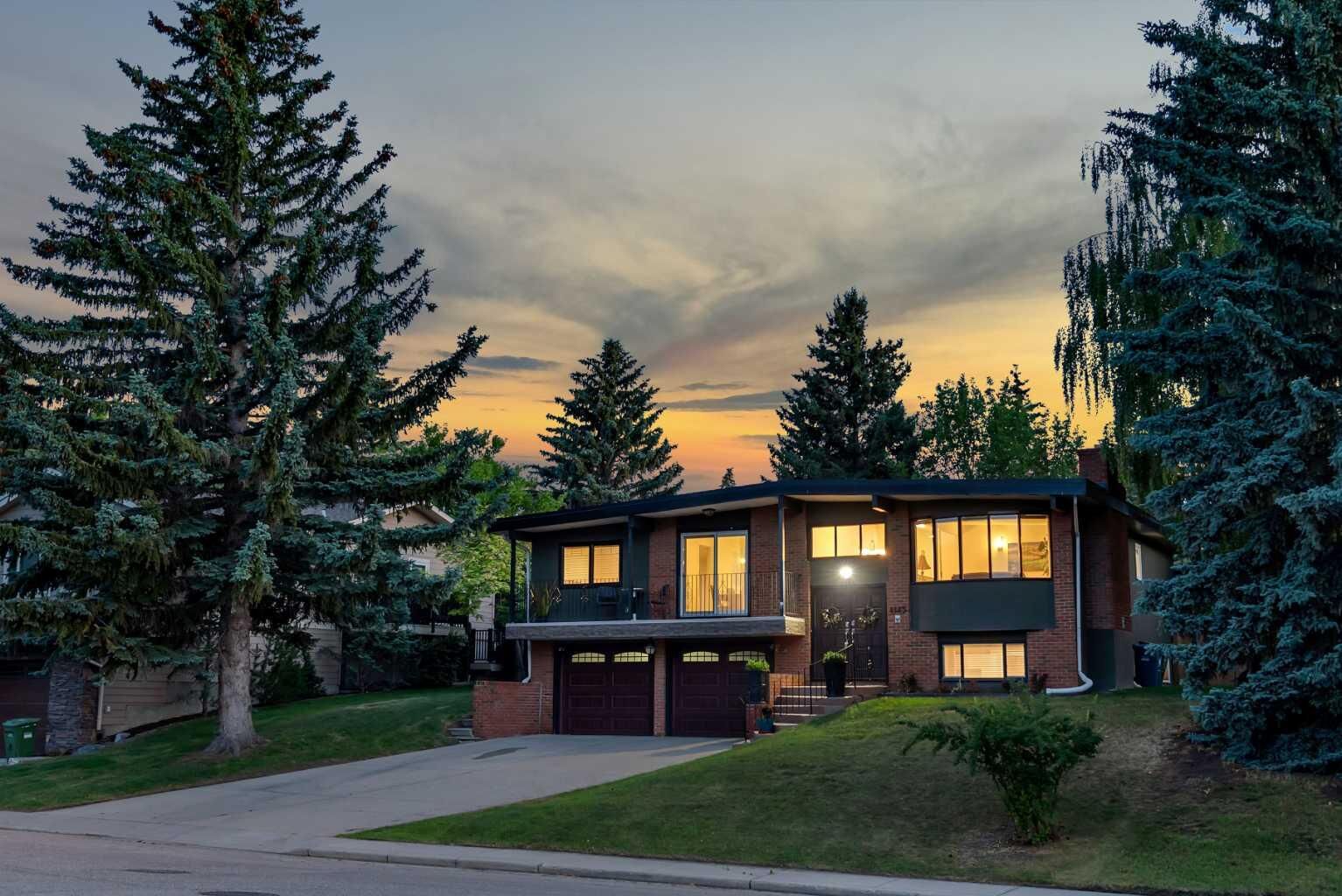 Property Photo:  4143 Varsity Road NW  AB T3B 2Y5 