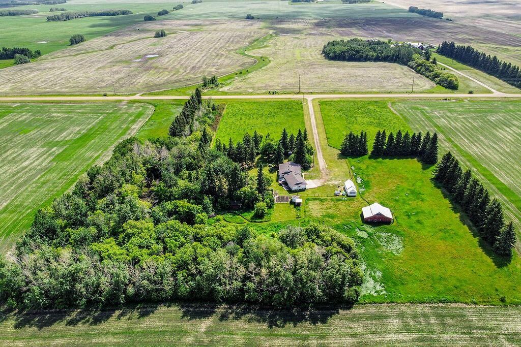 Property Photo: 49320 Rr195 AB T0B 2M1
