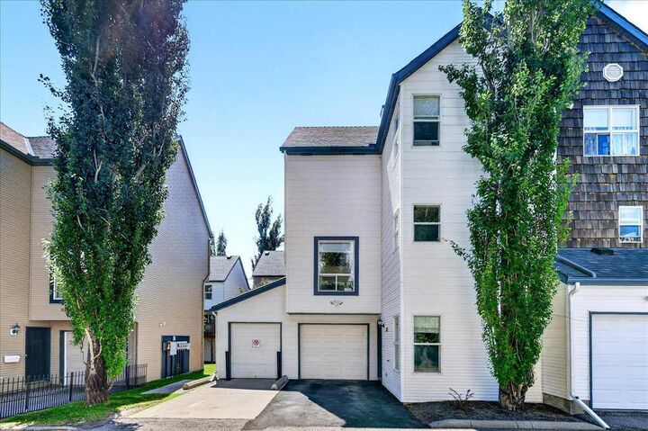 137 Bridlewood Lane SW — photo 1
