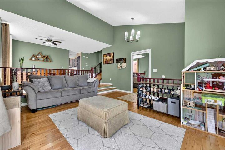 Property Photo:  172 Whitehaven Road NE  AB T1Y 6C7 