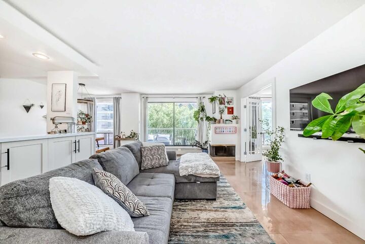 Property Photo: 1334 14 Avenue SW 205 AB T3C 0W2