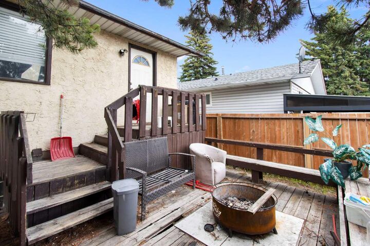 Property Photo:  311 Templeside Circle NE  AB T1Y 3M1 