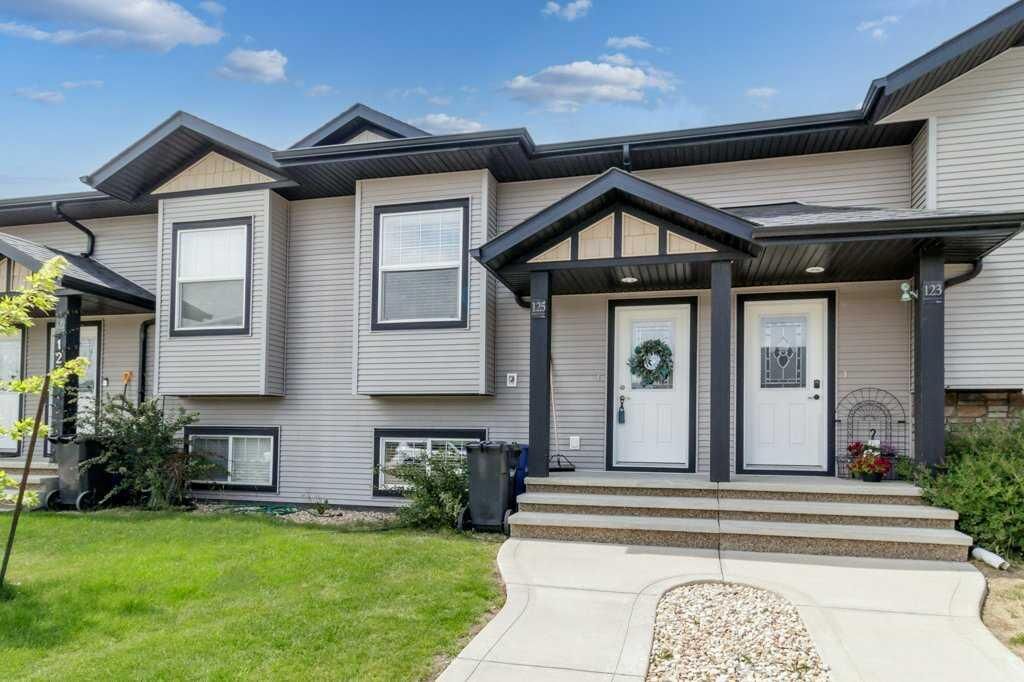 Property Photo:  125 Henderson Crescent  AB T0M 1R0 