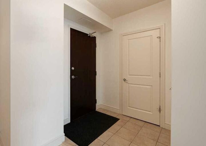 Property Photo: 920 5 Avenue SW 604 AB T2P 5P6
