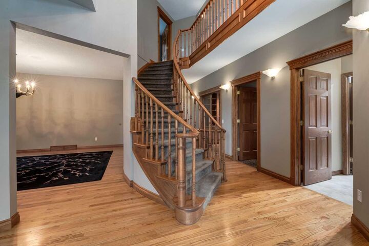 Property Photo:  5720 Buckboard Road NW  AB T3A 4R3 