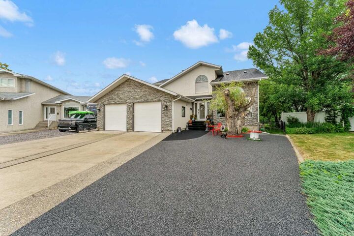 612 Sangster Crescent SW — photo 1
