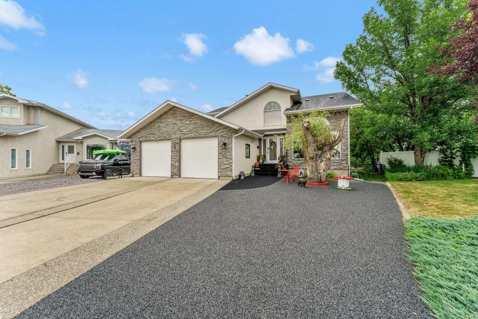 Property Photo: 612 Sangster Crescent SW AB T0J 2P2