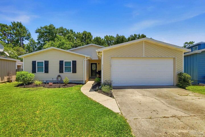 Property Photo: 4085 Powrie Dr FL 32504