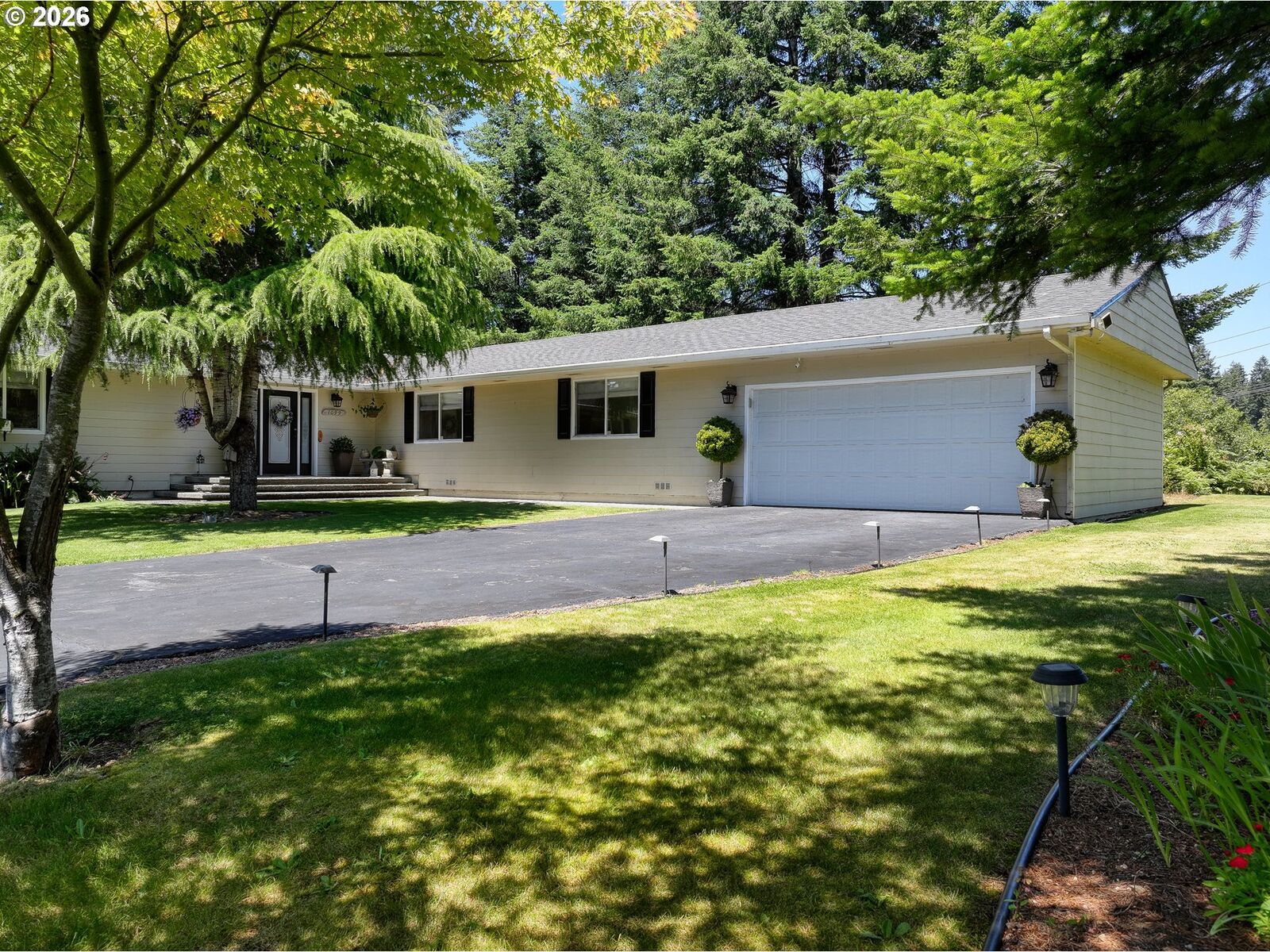 Property Photo:  1099 Parkview Dr  OR 97415 