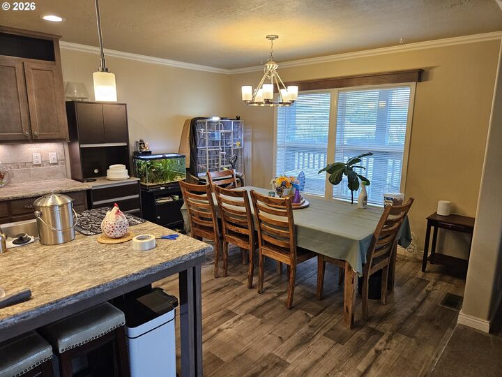 Property Photo: 900 Railroad Ave OR 97449