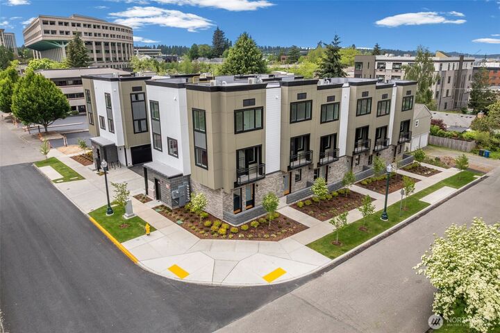 Property Photo: 528 13th Avenue SE 105 WA 98501