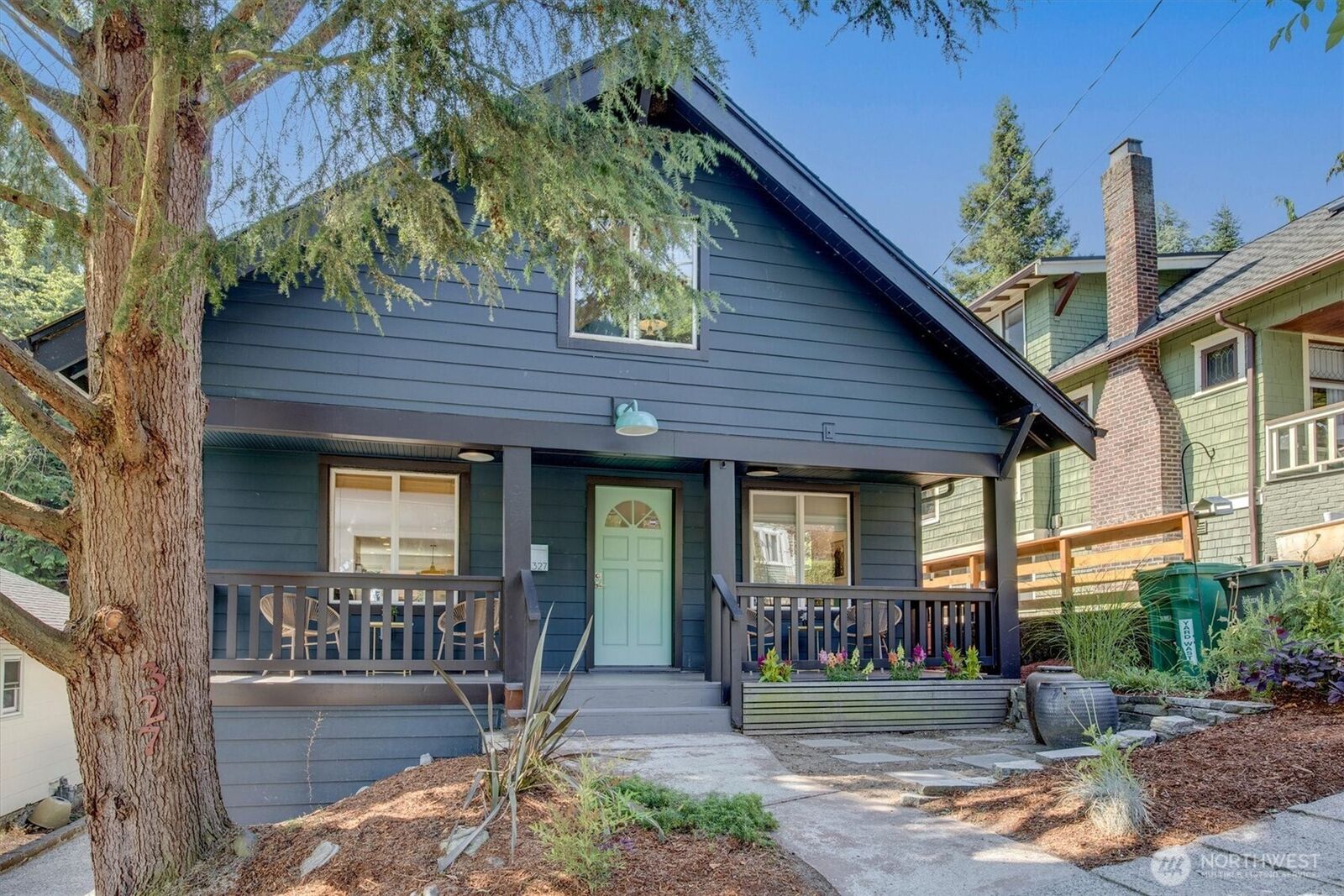 Property Photo: 327 NE 55th Street WA 98105