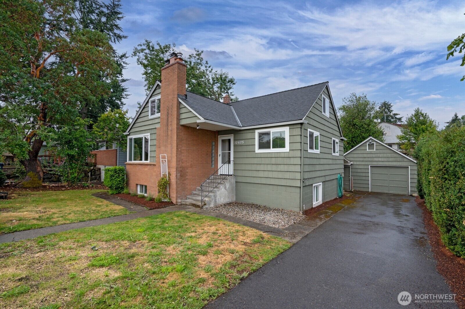 Property Photo:  10625  16th Avenue SW  WA 98146 