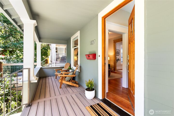Property Photo:  807  27th Avenue  WA 98122 